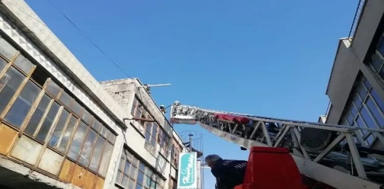 Kayseri'de iş yerinin çatısında çıkan yangın söndürüldü