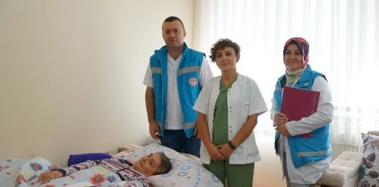 Evde sağlık hizmeti ile 3 bin hasta sağlıklı dişlere kavuştu