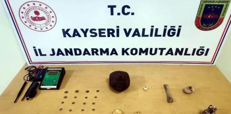 Jandarma ekipleri operasyonla paha biçilemeyen saf altın Hz. İsa heykeli ele geçirdi