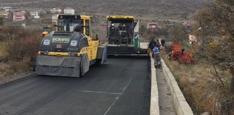 MELİKGAZİ’DE HAFTASONU ASFALT MESAİSİ
