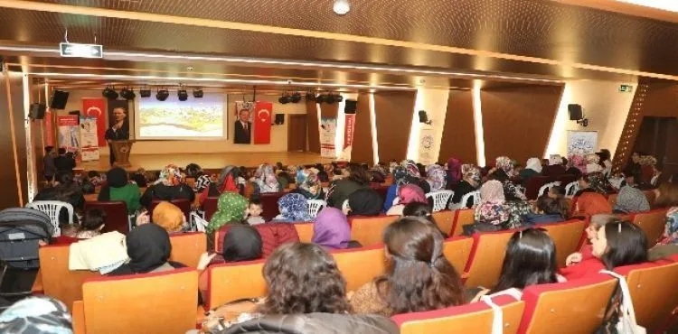 Talas Belediyesi'nden Anne Adaylarına Kurs