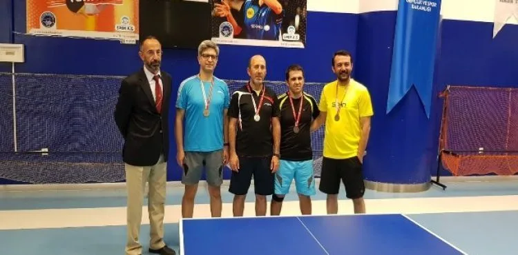 Veteranlar Öğretmenler Günü İçin Raket Salladı