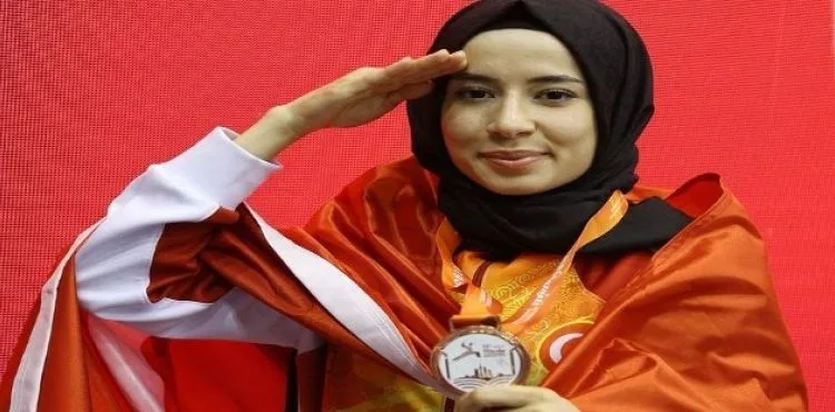 Kayseri'nin altın kızı Hayriye Türksoy yarı final maçına çıkacak
