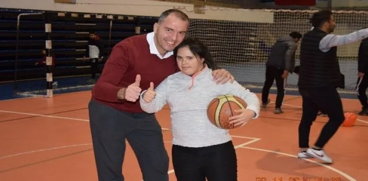 ERÜ Spor Bilimlerinden “Otizmin farkındayız onların yanındayız” etkinliği