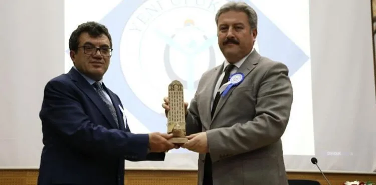 Başkan Dr. Palancıoğlu:“Yeni ufuklar derneğinin anlamlı ve teşvik edici plaketleri bizleri onurlardı”