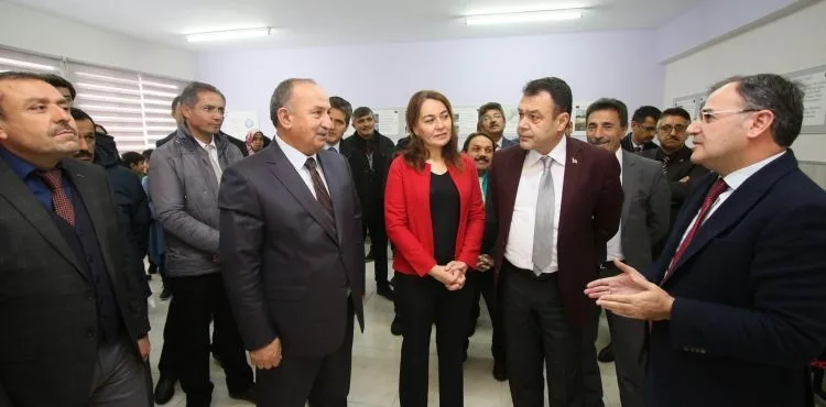 ÖĞRENCİLER MODERN ATÖLYELERDE EĞİTİM GÖRÜYOR