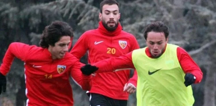 Kaptanlar terk edenler kervanına katıldı