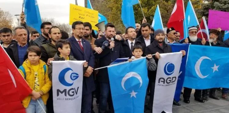 Doğu Türkistanlılara yönelik tavrı kabul edilebilir değildir.