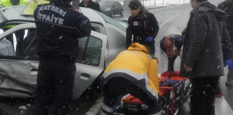 Kayseri’de trafik kazası: 3 yaralı