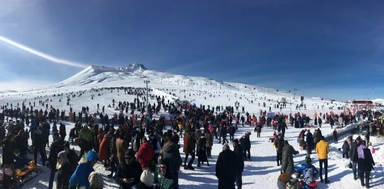 Erciyes, hafta sonu 70 bin tatilci ağırladı