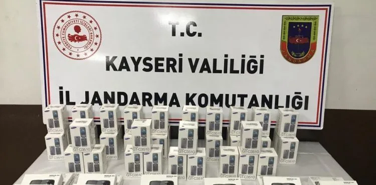 İşyerinde kaçak cep telefonu satan 1 kişi gözaltına alındı