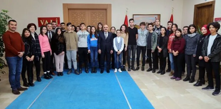 ÖĞRENCİLERDEN VALİ GÜNAYDIN’A ZİYARET
