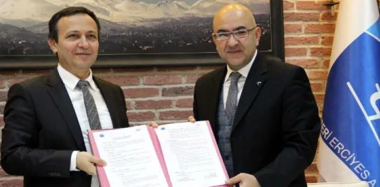 Erciyes'te turistlere üniversite öğrencilerinden dil desteği