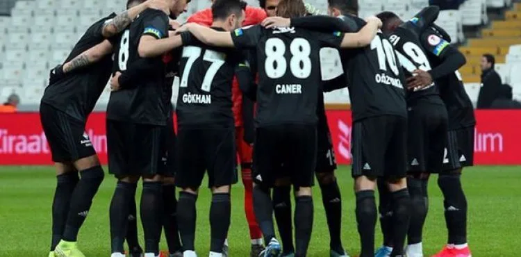 Caner ve Elneny arasında gerginlik