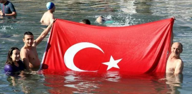 Eksi 2 derecede, yüzme şenliği