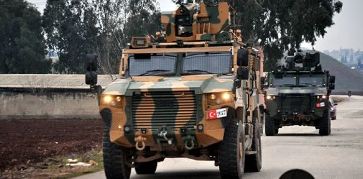 Hatay sınırına askeri araç sevkiyatı yapıldı