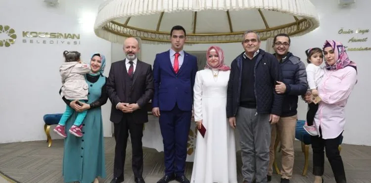 KOCASİNAN’DA BİR GÜNDE 20 ÇİFT MUTLU YUVALARIN TEMELİNİ ATTI