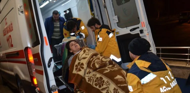 Sevgilisi ile görüşmesini istemeyen annesini bıçakladı
