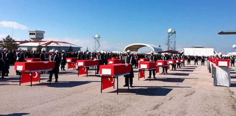 Van'da çığ şehitleri törenle memleketlerine uğurlandı