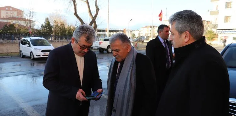 Başkan Büyükkılıç, fırtına nedeniyle meydana gelen olaylara müdahale eden Kayseri İtfaiyesini ziyaret etti BÜYÜKŞEHİR 145 OLAYA MÜDAHALE ETTİ