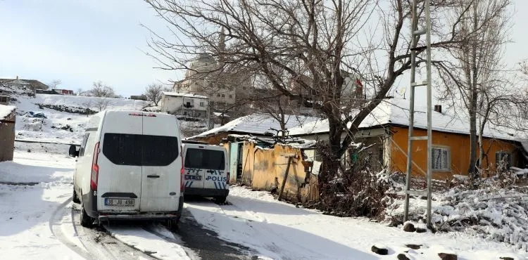 Şaziye bıçakla yaralandı, üzerine düştüğü öne sürüldü