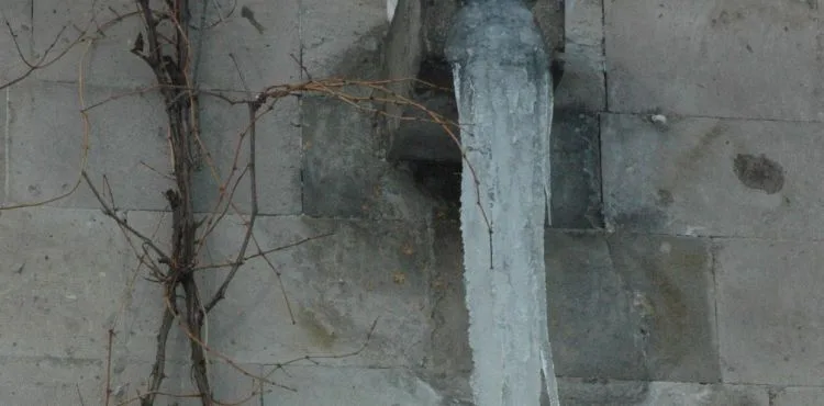 Buz sarkıtları korkutuyor