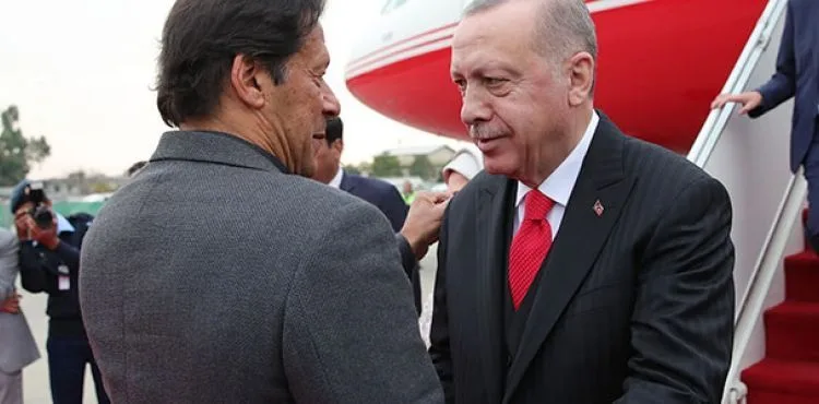 Cumhurbaşkanı Erdoğan Pakistan’da resmi törenle karşılandı