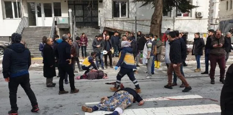 Otomobilin çarptığı anne öldü, kızı yaralandı