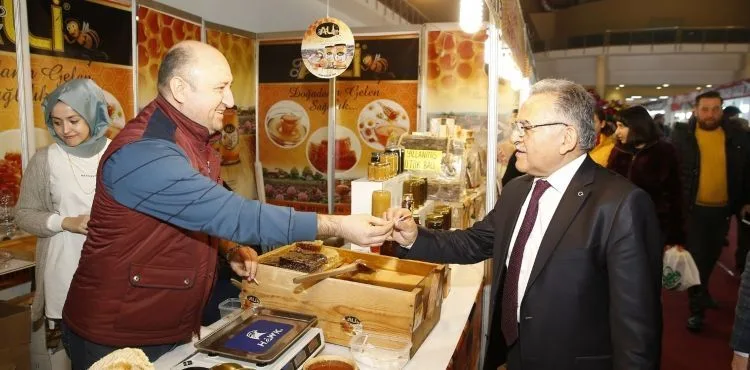 Başkan Büyükkılıç, Yöresel Ürünler fuarını ziyaret etti