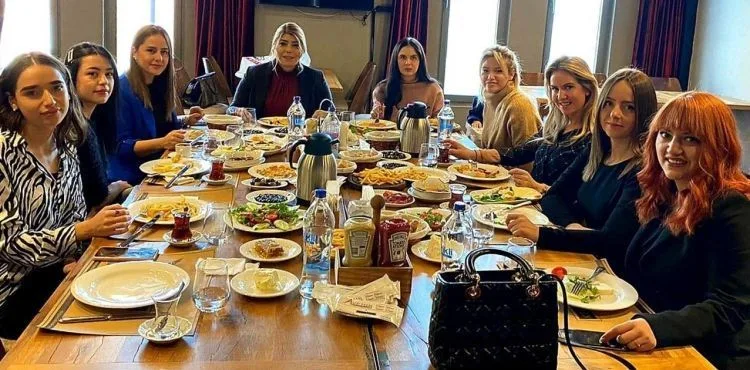 Kayserispor Başkanı Berna Gözbaşı futbolcuların eşleriyle bir araya geldi