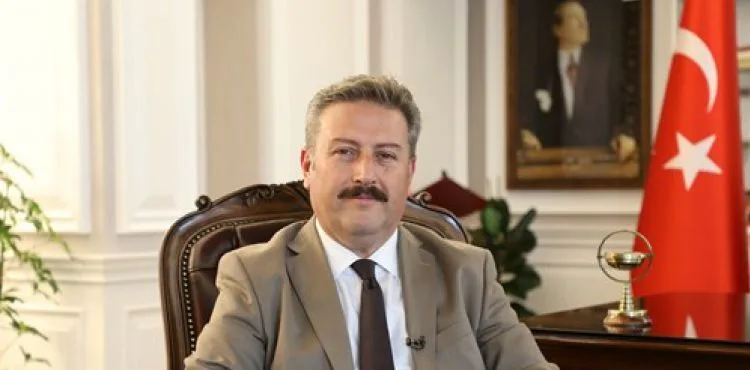 AHMET YENİLMEZ İLE “USTA” OYUNU SAHNELENECEK