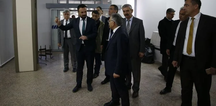 BÜYÜKKILIÇ’IN GAYRETLERİYLE DEVLET TİYATROSU KAYSERİ’DE