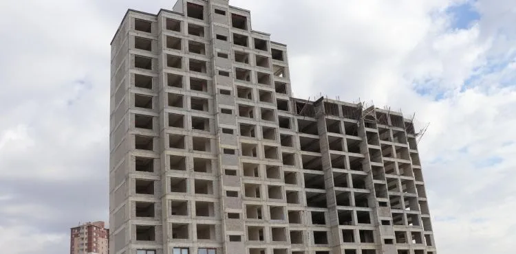 Sıhhi tesisat ustası moloz yığınları arasında ölü bulundu