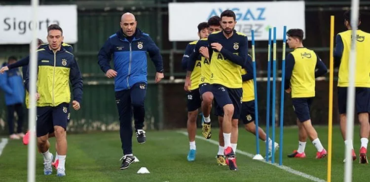 Fenerbahçe, yardımcı antrenörler yönetiminde çalıştı