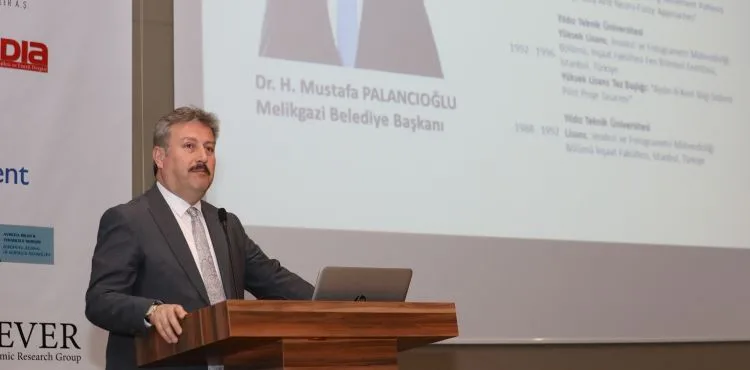 BAŞKAN PALANCIOĞLU DİJİTAL DÖNÜŞÜM KONFERANSINA KATILDI