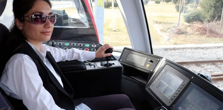 Tramvaylar kadın vatmanlara emanet