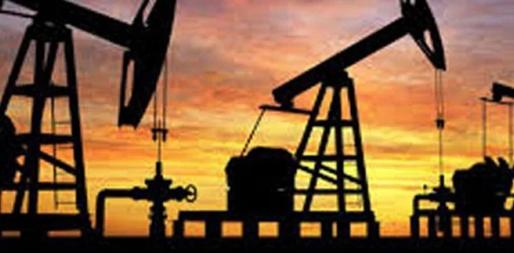 Suudi Arabistan'ın üretim açıklamasıyla petrol yüzde 30'dan çok düştü