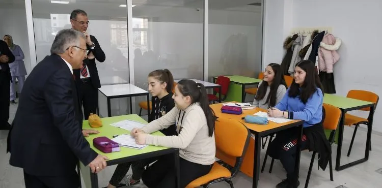 KAYSERİ YENİ BİR KÜTÜPHANEYE KAVUŞUYOR