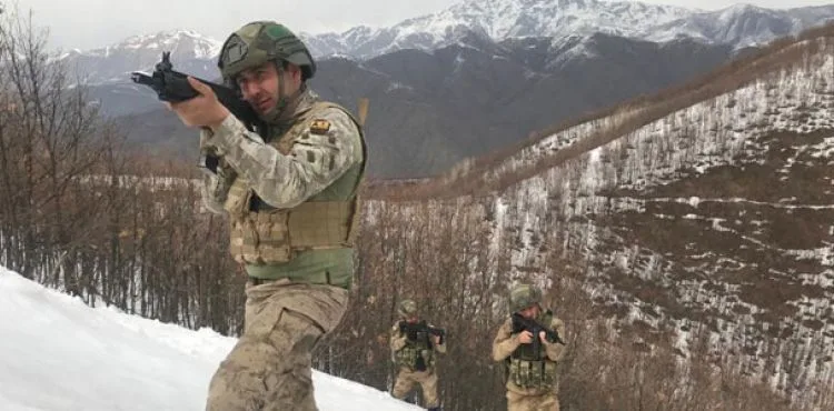 Bitlis'te PKK'nın kullandığı sığınak malzemeler ele geçirildi