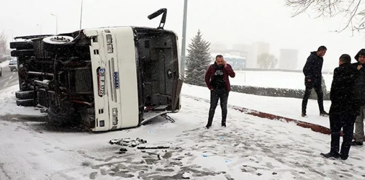 Kayseri'de işçi servisi devrildi: 21 yaralı