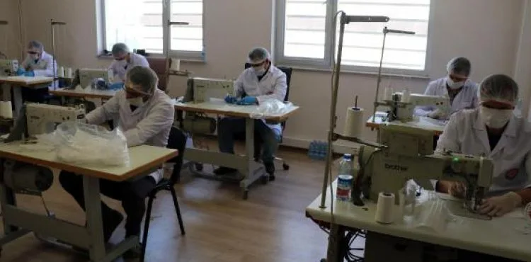 Öğretmenlerin ürettiği maskeler, kamu kurumlarına dağıtılıyor