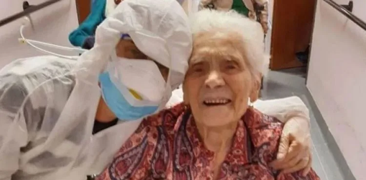 104 yaşındaki kadın önce İspanyol gribini sonra da koronavirüsü yendi