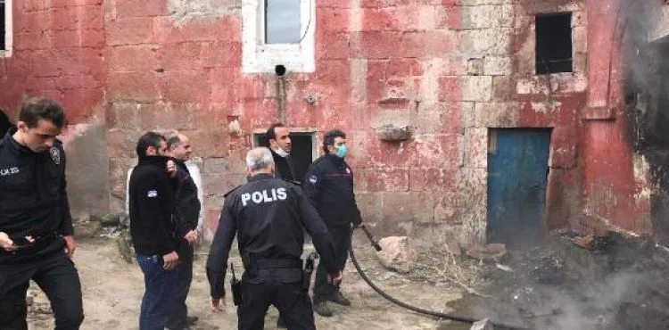 Oynadıkları evde yangın çıkaran çocuklar kurtarıldı