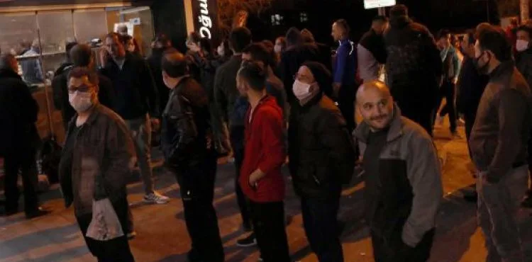 Kayseri'de sokağa çıkma yasağını duyanlar market ve fırınlara koştu