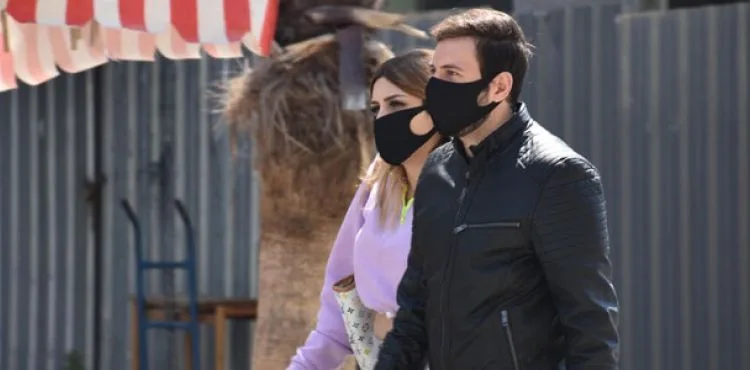 'Siyah maskeler ancak cerrahi maskenin üzerine süs olarak takılabilir'