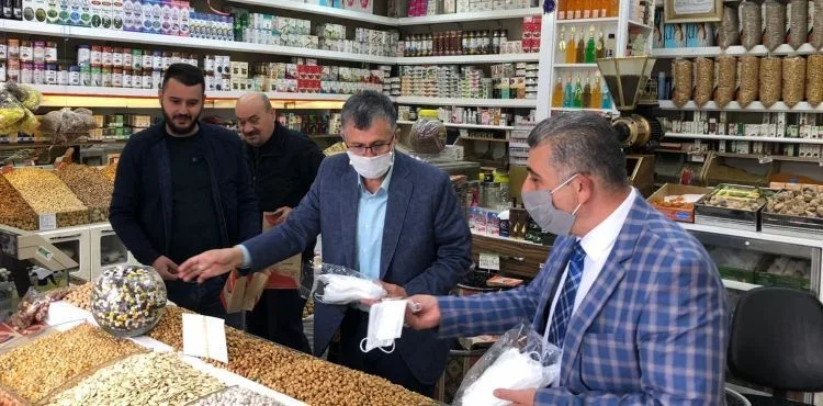 KTO ÜYELERİNE 50 BİN ADET MASKE DAĞITTI