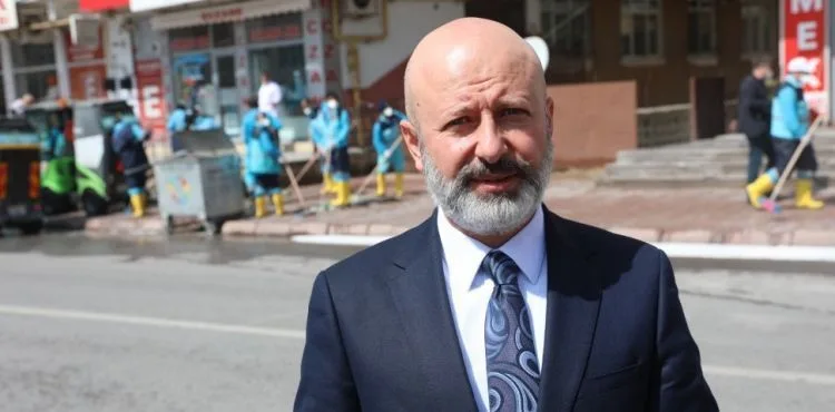 KOCASİNAN’DA HAFTA SONU; AĞAÇ DİKME, HİJYEN VE DEZENFEKTE SEFERBERLİĞİ