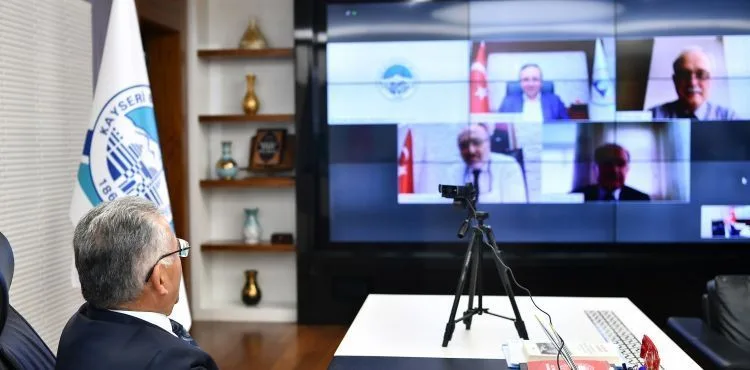 BAŞKAN’DAN AKADEMİK ZİRVE
