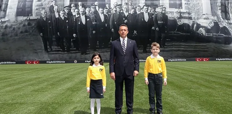 Fenerbahçe'den Atatürk'lü 'en büyük pankart' ile 23 Nisan kutlaması