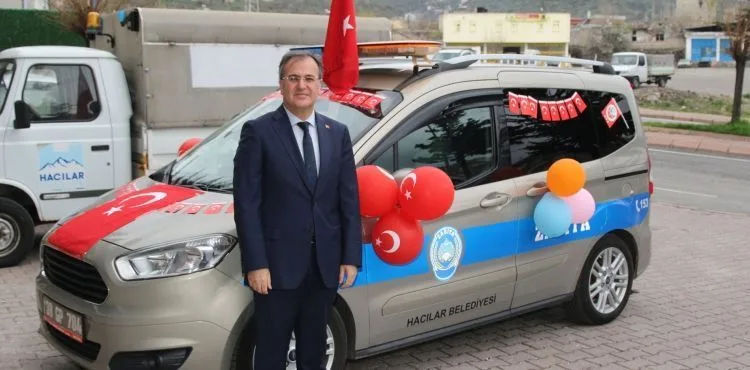 BAŞKAN ÖZDOĞAN ÇOCUKLARIN BAYRAMINI HEDİYELERLE KUTLADI